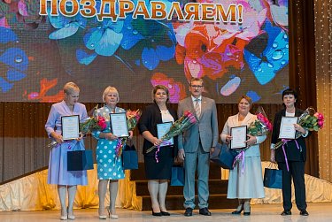 Школьников ждут единые учебники и способы оценки
